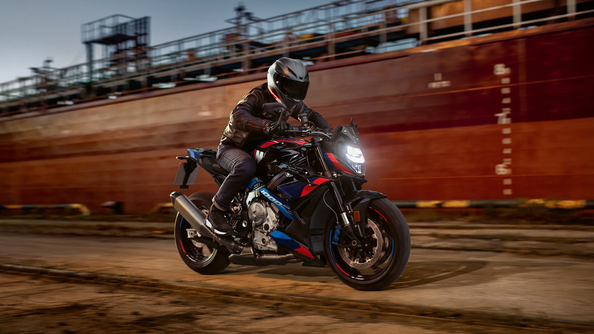 YouTube-videó az M 1000 R-ről, a BMW Motorrad Hyper Dynamic Roadsterjéről