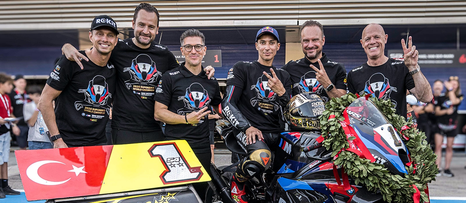 A BMW Motorrad hivatalos WSBK pólója