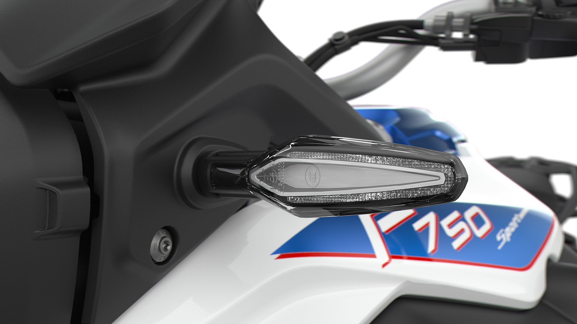 Itt az F 750 GS markáns LED-irányjelzőit látjuk.