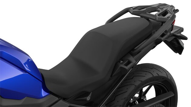 Itt az F 750 GS ülését látjuk.