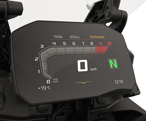 A BMW F 800 GS motor TFT-kijelzője Connectivity opcióval