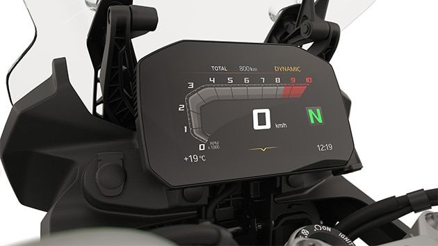 A BMW F 800 GS motor TFT-kijelzője Connectivity opcióval