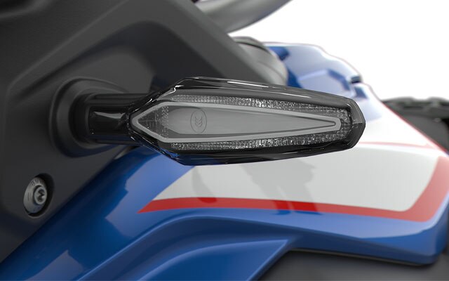 Itt az F 850 GS LED-irányjelzőit látjuk.