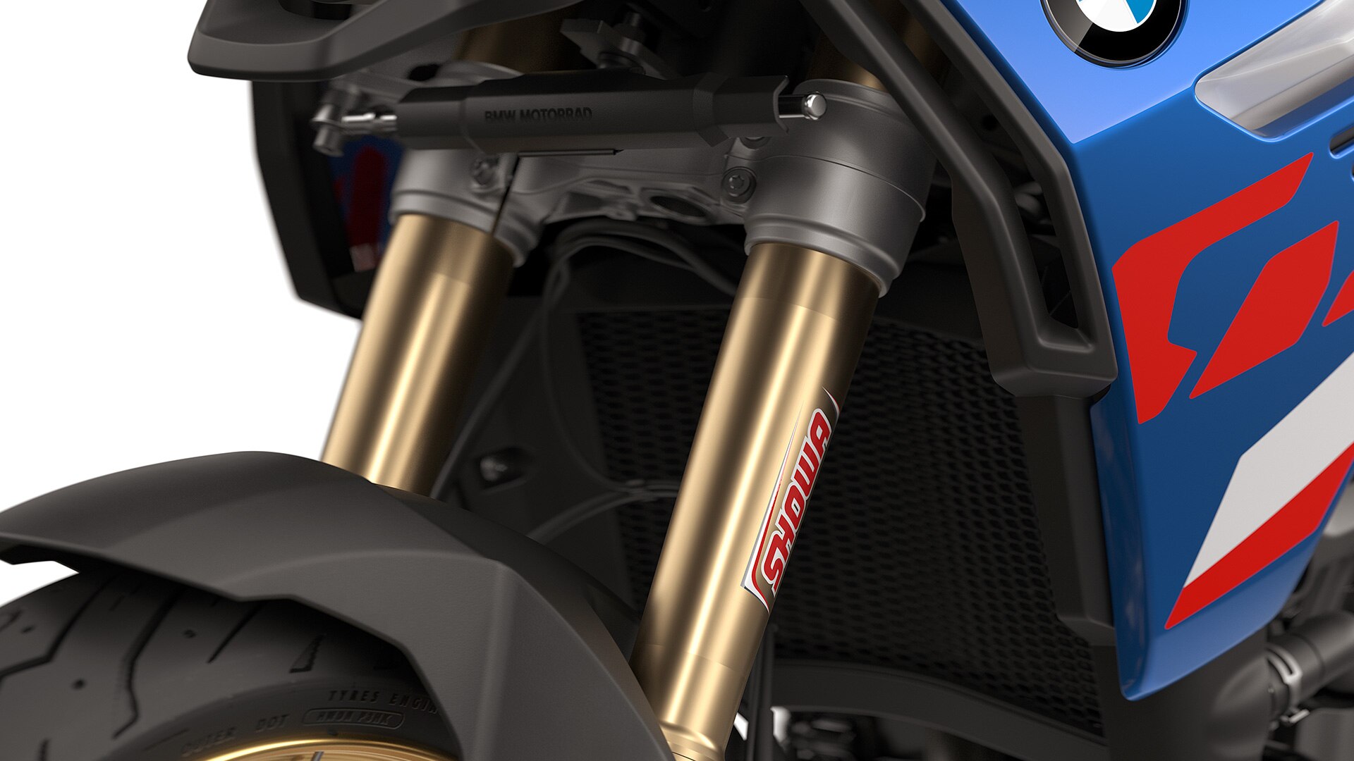 A BMW Motorrad F 900 GS modellje Enduro Pro csomaggal, benne sportfutóművel.