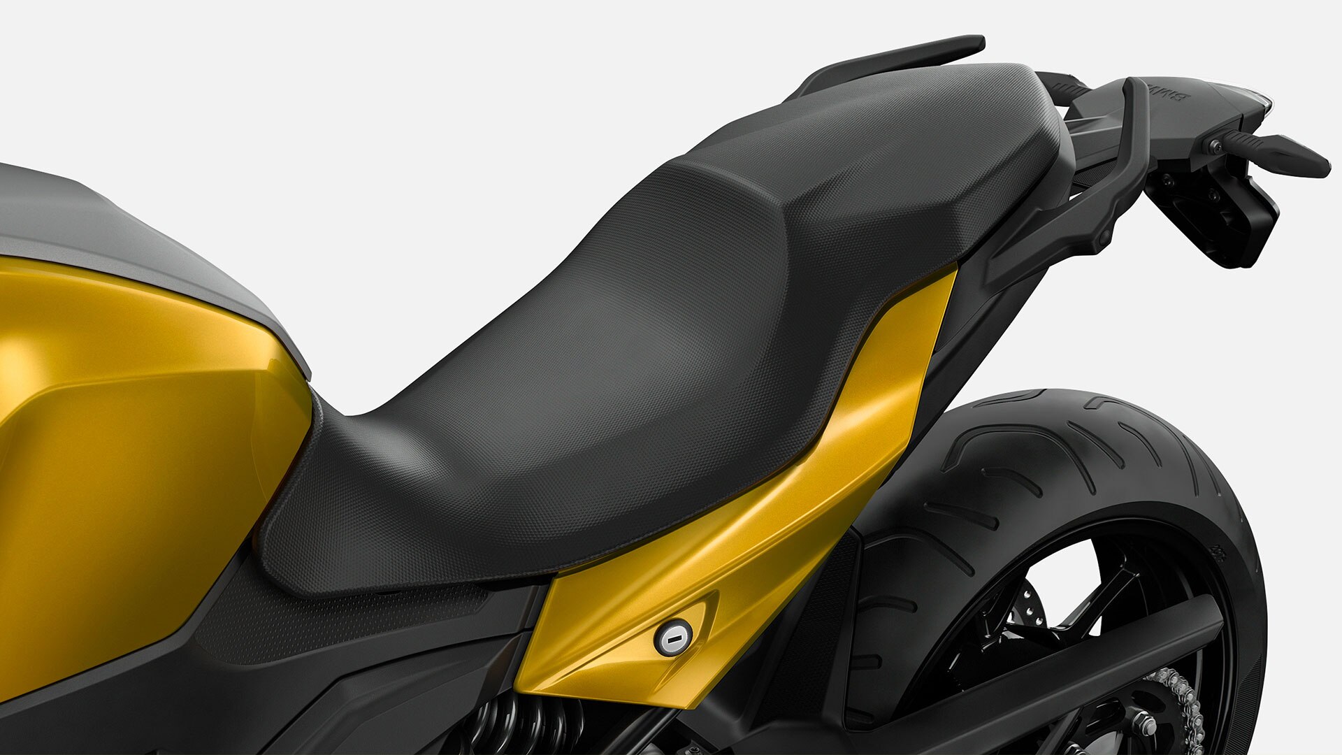 Itt az F 900 XR ülését látjuk.