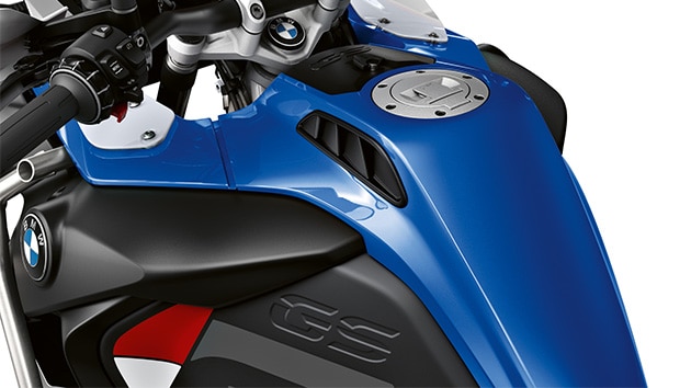 Itt az R 1250 GS Adventure 30 literes tankját látjuk.