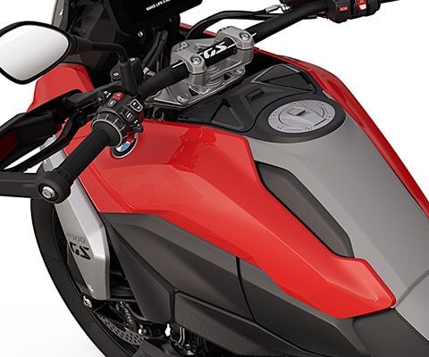 Az BMW Motorrad F 1300 GS motorjának magával ragadó tank-ülés vonala