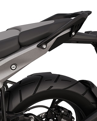 A BMW Motorrad R 1300 GS motorjának hátsó része utasüléssel