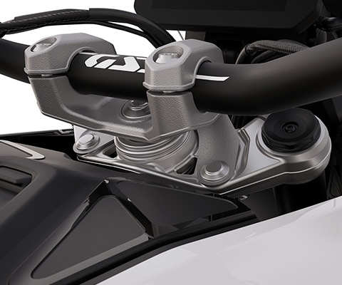 Villahíd a BMW Motorrad R 1300 GS motorjának BMW EVO Telelever első felfüggesztésével