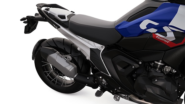 A BMW Motorrad F 1300 GS Trophy motorjának együléses hátsó része