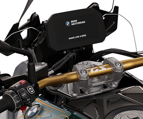 A BMW R 1300 GS Option 719 Tramuntana aranyszínű kormánya