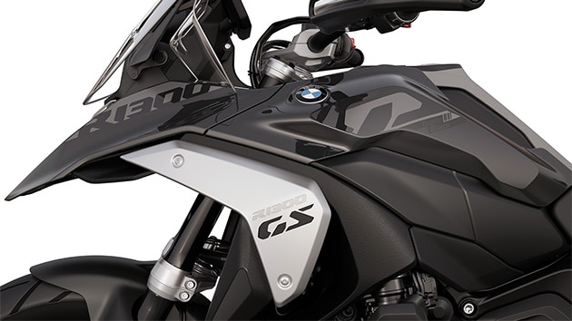 Az BMW Motorrad R 1300 GS modelljének „Triple Black” felirata