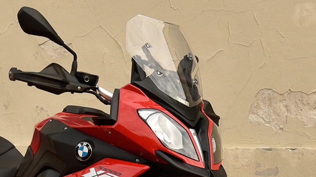 Az S 1000 XR szélvédő két lépésben állítható