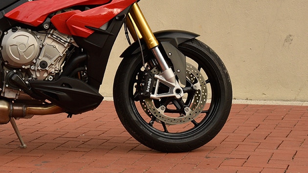 S 1000 XR öntött alumíniumból készült kerekek ferde szeleppel