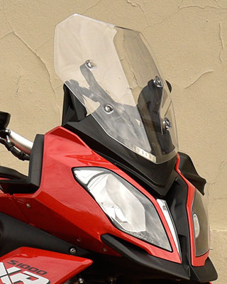 Az S 1000 XR szélvédő két lépésben állítható