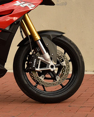 S 1000 XR öntött alumíniumból készült kerekek ferde szeleppel