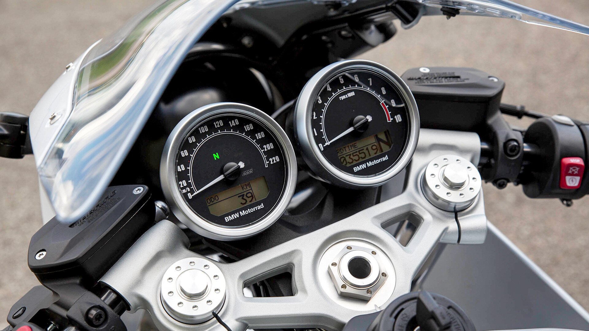 R nineT Racer fordulatszámmérő