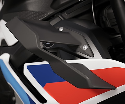 A BMW M 1000 R modelljének szárnyfülei