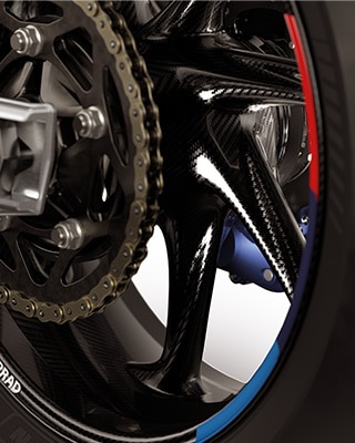 M Carbon kerekek az M 1000 RR sávdizájnjával
