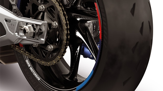 M Carbon kerekek az M 1000 RR sávdizájnjával