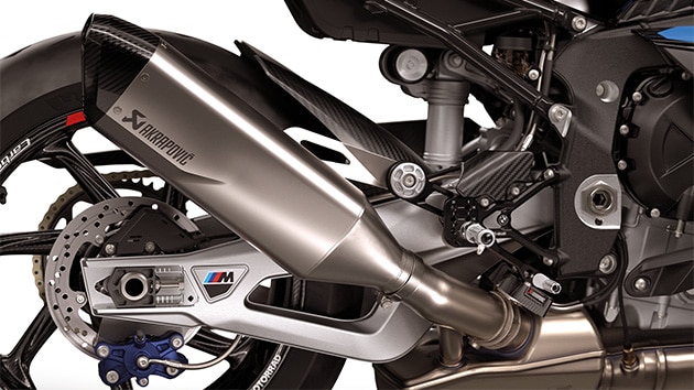 Az M 1000 RR teljes titán kipufogórendszere