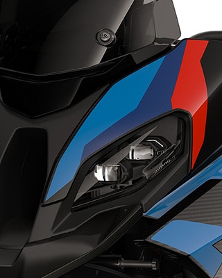 A BMW Motorrad M 1000 XR motorjának sportos elülső része