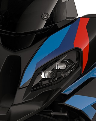 A BMW Motorrad M 1000 XR motorjának sportos elülső része