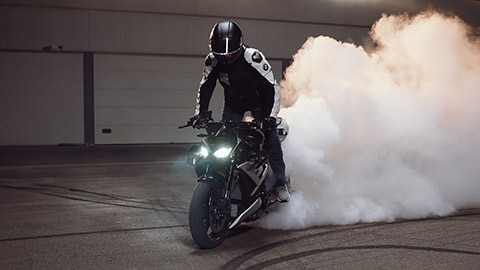 M R burnout közben