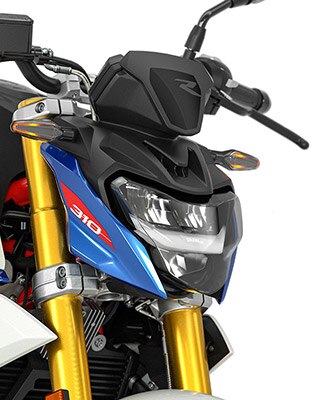 A G 310 R szériafelszereltségéhez tartozó LED-fényszórókat és irányjelzőket látjuk.