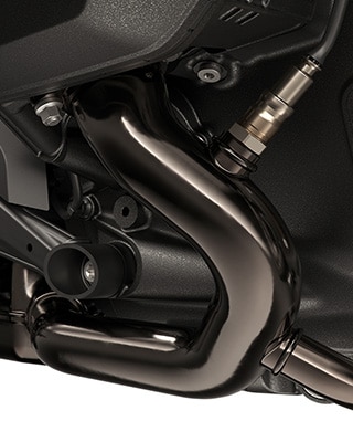A BMW Motorrad R 1300 R modelljének Dark Chrome színű kipufogórendszere