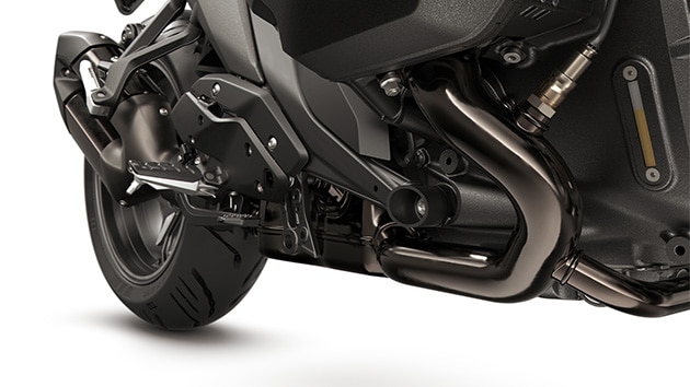 A BMW Motorrad R 1300 R modelljének Dark Chrome színű kipufogórendszere