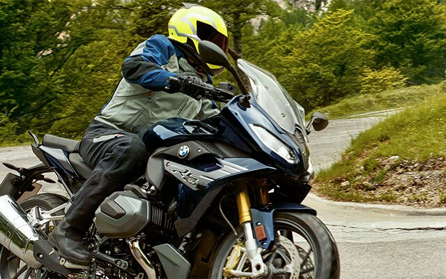 R 1250 RS in a curve