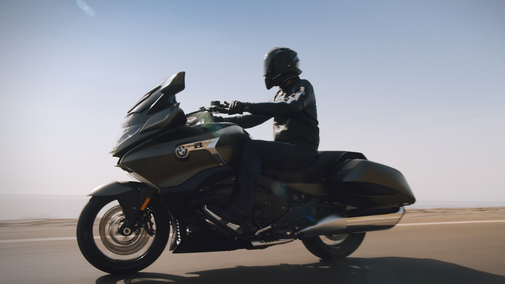 Menet közbeni felvételek a K 1600 B-ről.