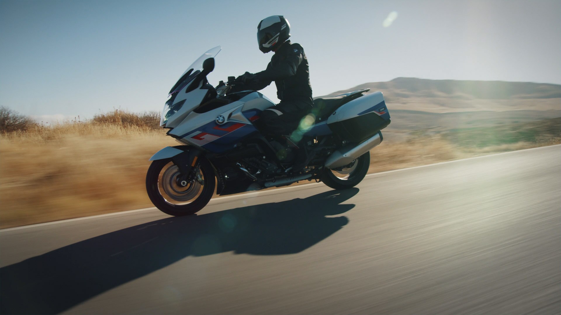 Menet közbeni felvételek a K 1600 GT-ről.