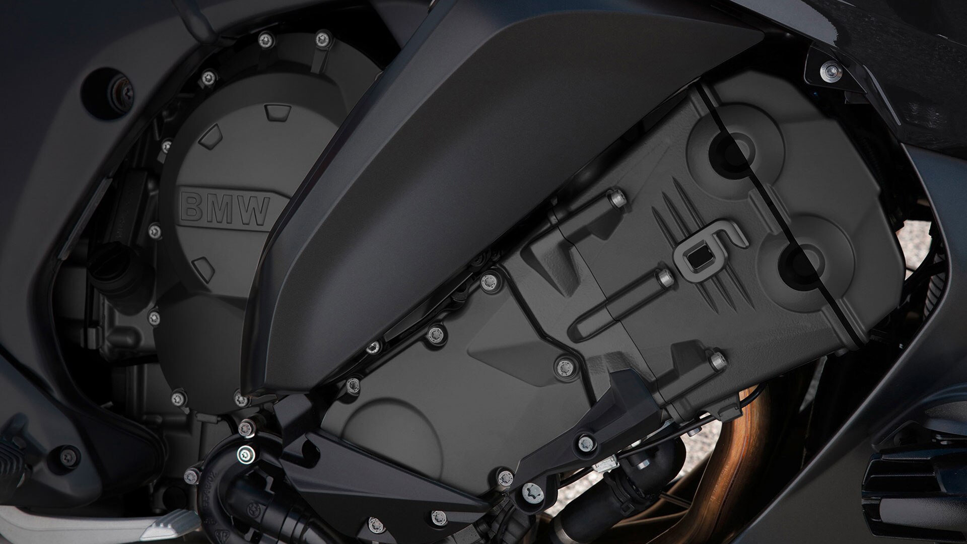 K 1600 GT többszínű, hathengeres soros motor
