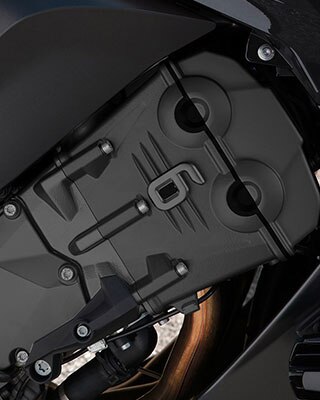 K 1600 GT többszínű, hathengeres soros motor