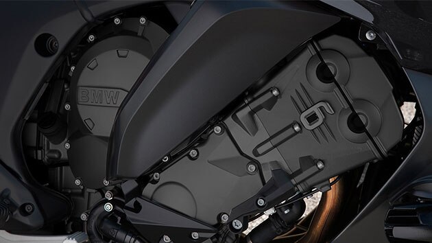 K 1600 GT többszínű, hathengeres soros motor