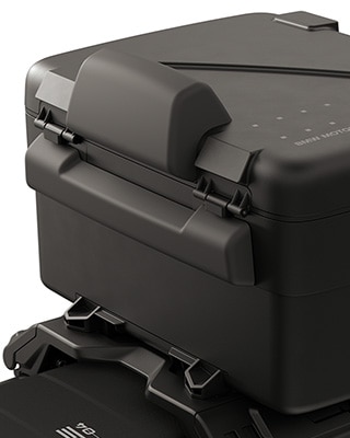 A BMW Motorrad CE 04 motorjának Vario Topcase doboza